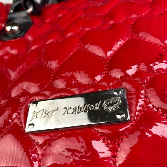 BETSEY JOHNSON QUILTED HEARTS Red Vegan Leather DUFFLE HAND BAG! Purse Black Bow - Picture 6 of 16